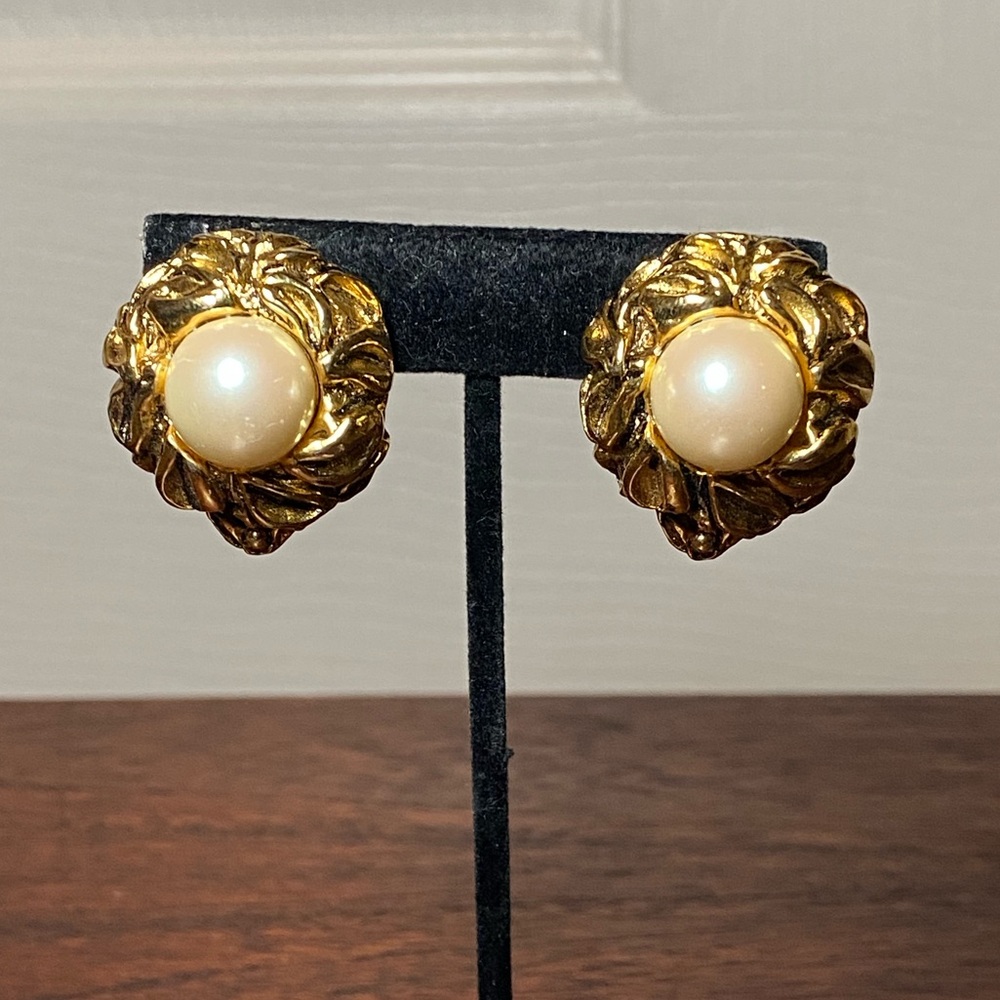 Vintage Gold Tone Faux Pearl Swirl Clip-On Earrings